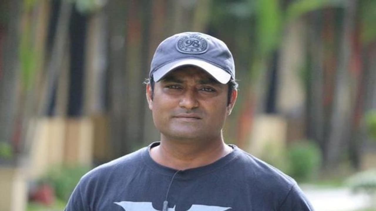 కరోనాకి మరో రచయిత బలి.. రైటర్ వంశీ రాజేష్ కన్నుమూత కరోనాకి మరో రచయిత బలి.. రైటర్ వంశీ రాజేష్ కన్నుమూత