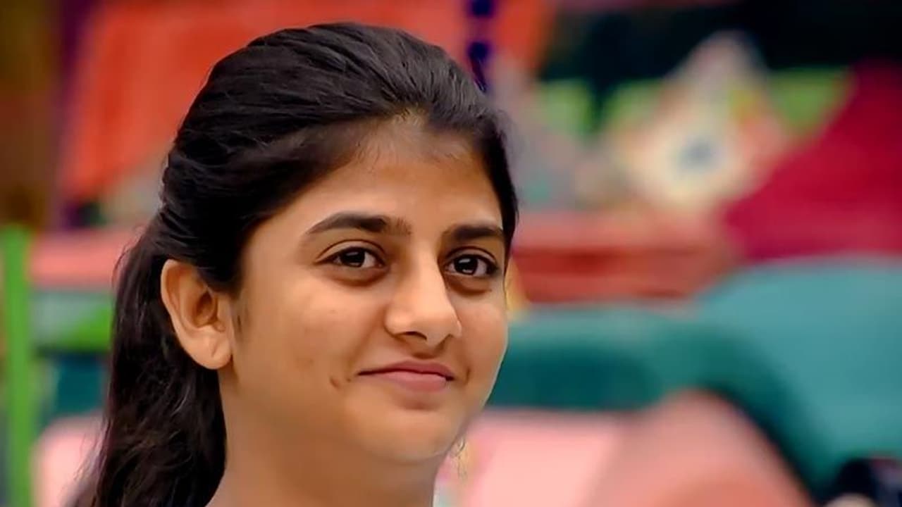 அடுத்த பிக்பாஸ் கேப்டன் யார்? மல்லுக்கட்டும் இளசுகள்..! அடுத்த பிக்பாஸ் கேப்டன் யார்? மல்லுக்கட்டும் இளசுகள்..!