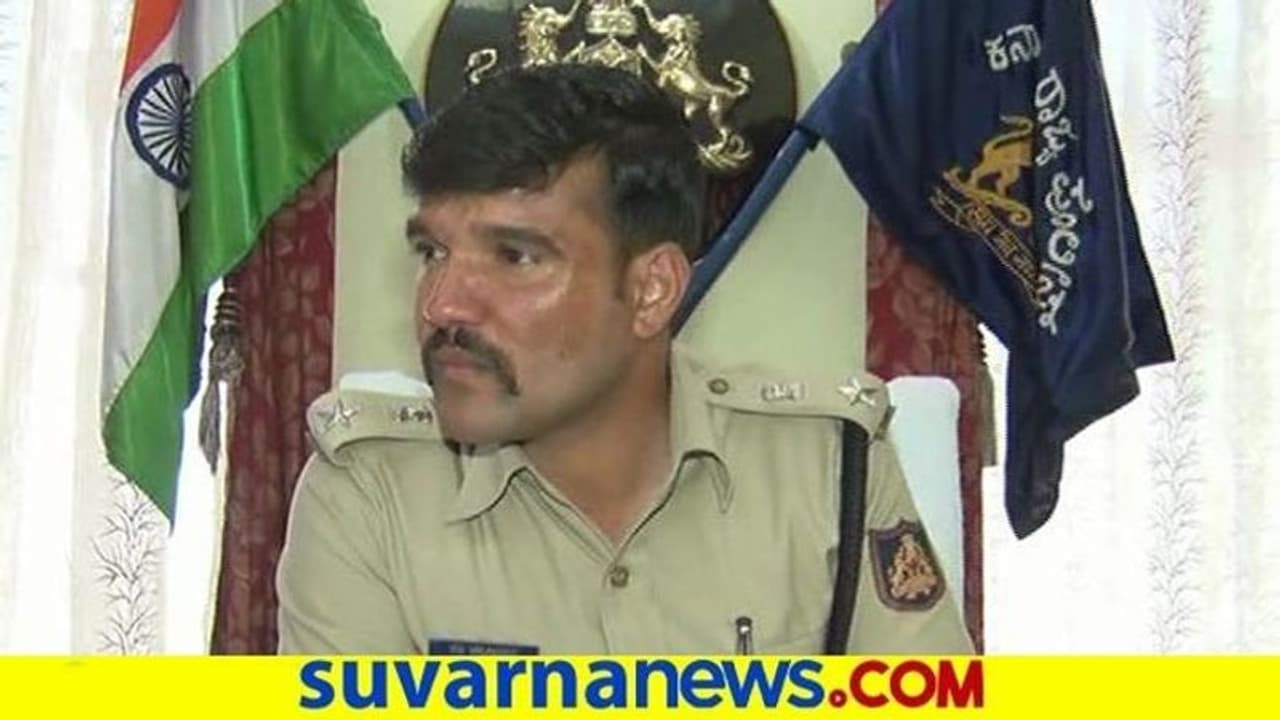 ಓರ್ವ ಮಹಿಳೆ ಜೊತೆ ಮೂವರು ಪುರುಷರು ಅರೆಸ್ಟ್: ವಿಶೇಷ ಕೇಸ್ ಭೇದಿಸಿದ ರವಿ ಚೆನ್ನಣ್ಣನವರ್ ಟೀಂ ಓರ್ವ ಮಹಿಳೆ ಜೊತೆ ಮೂವರು ಪುರುಷರು ಅರೆಸ್ಟ್: ವಿಶೇಷ ಕೇಸ್ ಭೇದಿಸಿದ ರವಿ ಚೆನ್ನಣ್ಣನವರ್ ಟೀಂ