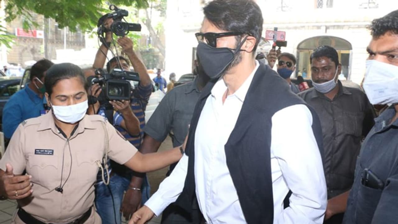 अर्जुन रामपाल से NCB की पूछताछ, ड्रग्स मामले को लेकर किए जा रहे सवाल अर्जुन रामपाल से NCB की पूछताछ, ड्रग्स मामले को लेकर किए जा रहे सवाल