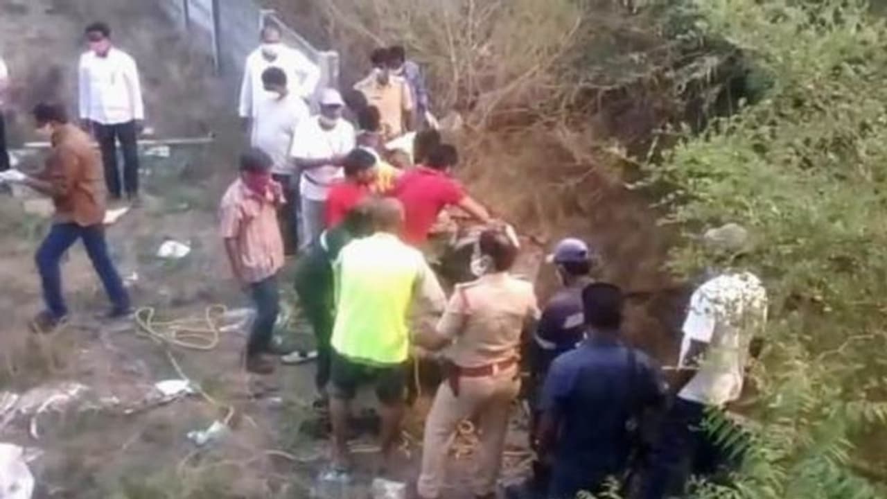 दिवाली से एक दिन पहले 2 भाईयों की मौत, दोनों की पत्नियां और बच्चे शव देख बुरी तरह बिलख रहे... दिवाली से एक दिन पहले 2 भाईयों की मौत, दोनों की पत्नियां और बच्चे शव देख बुरी तरह बिलख रहे...