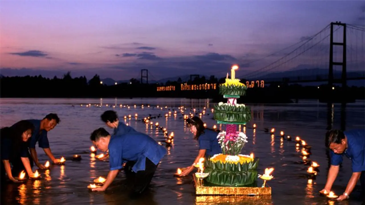 विदेशों में भी दीपावली का जश्न शुरू, रौशनी से जगमग हुआ टाइम्स स्क्वायर, जानिए कौन सा देश कैसे मनाता है यह पर्व विदेशों में भी दीपावली का जश्न शुरू, रौशनी से जगमग हुआ टाइम्स स्क्वायर, जानिए कौन सा देश कैसे मनाता है यह पर्व