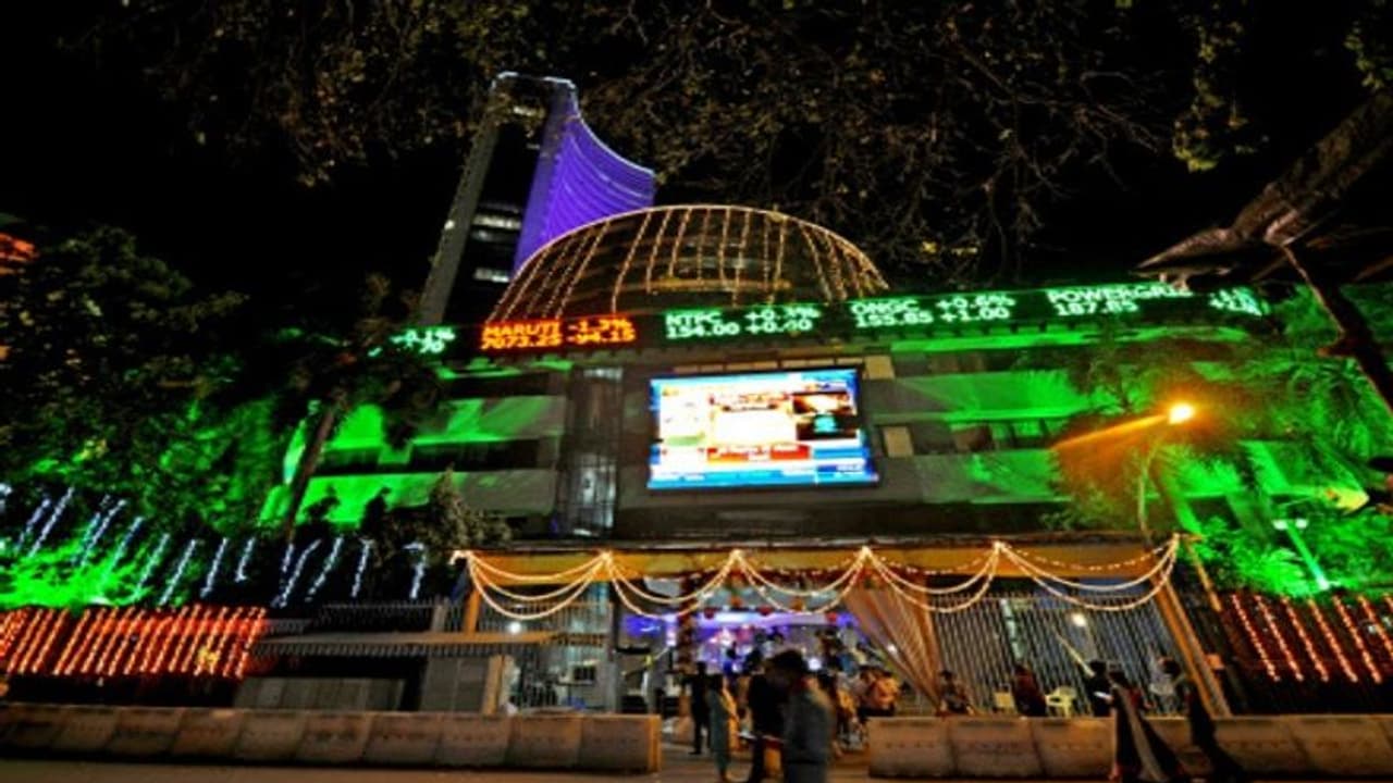 Diwali Muhurat Trading 2020: जानें मुहूर्त ट्रेडिंग का शुभ समय, क्यों इस मौके पर करनी चाहिए खरीददारी Diwali Muhurat Trading 2020: जानें मुहूर्त ट्रेडिंग का शुभ समय, क्यों इस मौके पर करनी चाहिए खरीददारी