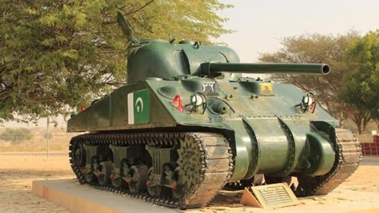 लोंगेवाला : जब भारत के 120 वीर जवानों ने चटा दी थी पाकिस्तान को धूल, पूरी दुनिया ने देखी थी देश की ताकत लोंगेवाला : जब भारत के 120 वीर जवानों ने चटा दी थी पाकिस्तान को धूल, पूरी दुनिया ने देखी थी देश की ताकत