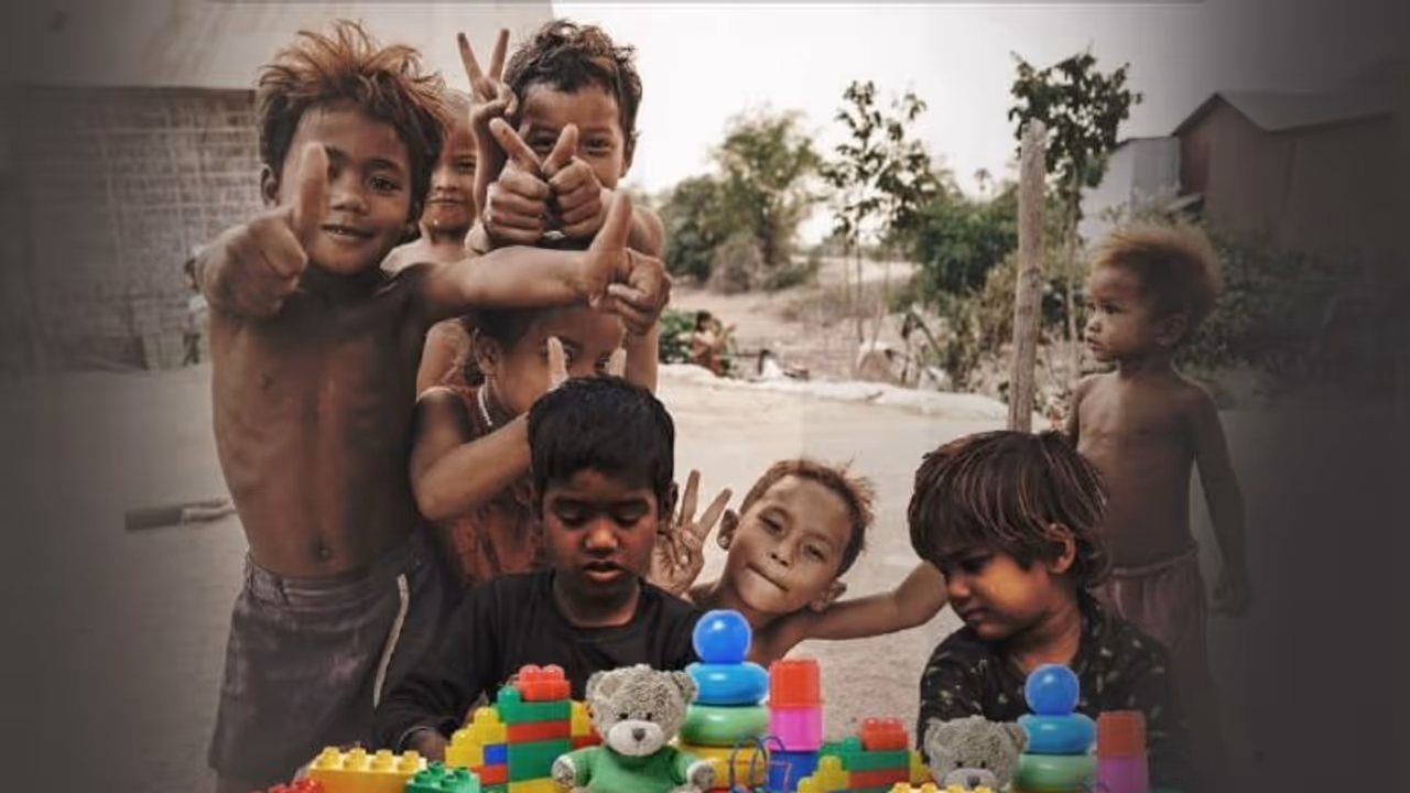 দীপাবলিতে ৩০০ পথশিশুকে পেট ভর্তি খাবার খেলনা উপহার, উদ্য়োগে 'শিয়ালদা মেন বেঞ্চ' দীপাবলিতে ৩০০ পথশিশুকে পেট ভর্তি খাবার খেলনা উপহার, উদ্য়োগে 'শিয়ালদা মেন বেঞ্চ'