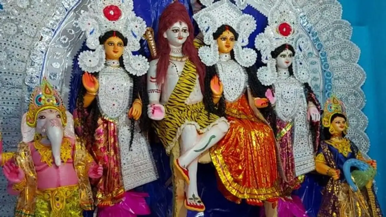 Goddess Durga is worshipped on the night of Kali Puja in Bankura BTG