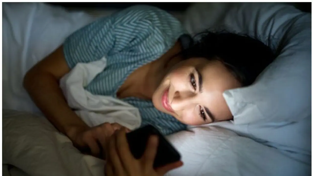 രാത്രിയിൽ കിടക്കുമ്പോഴും മൊബെെൽ ഫോൺ ഉപയോഗിക്കുന്ന ശീലമുണ്ടോ...? രാത്രിയിൽ കിടക്കുമ്പോഴും മൊബെെൽ ഫോൺ ഉപയോഗിക്കുന്ന ശീലമുണ്ടോ...?