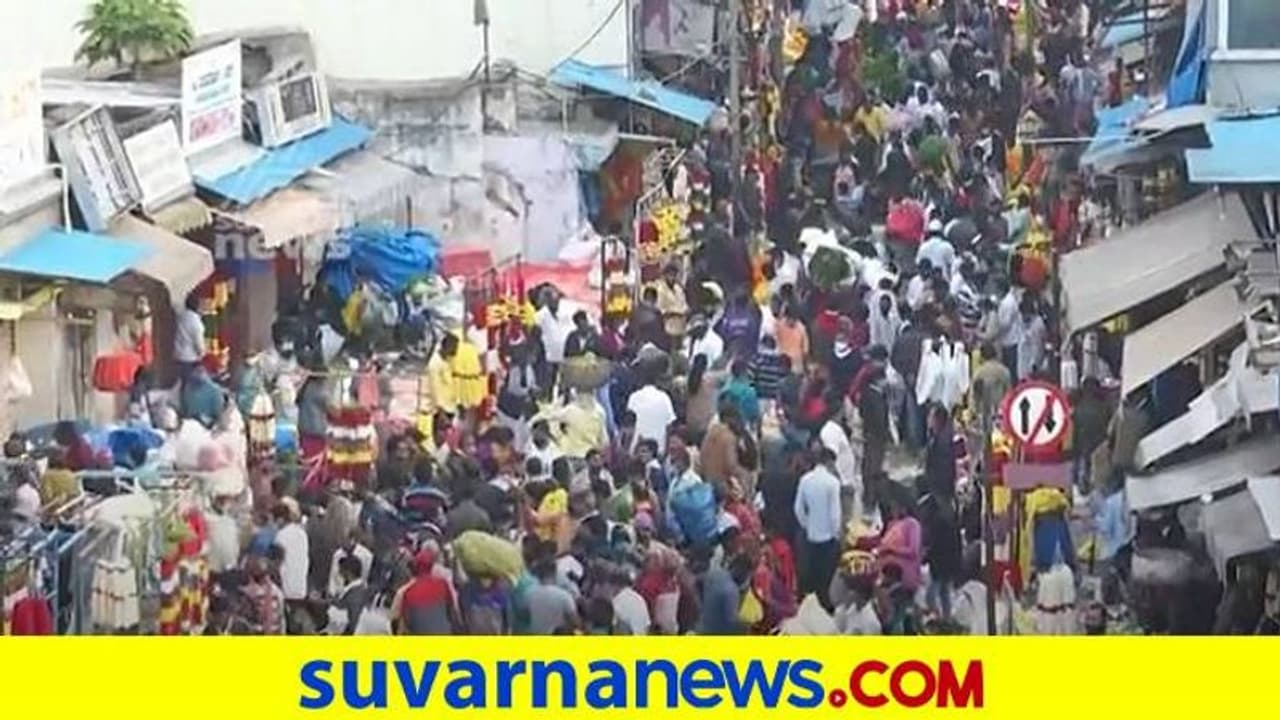 ಕೊರೋನಾ ಹೊಡೆತ: ಹಬ್ಬದ ವೇಳೆಯೂ ವ್ಯಾಪಾರ ಕುಸಿತ ಕೊರೋನಾ ಹೊಡೆತ: ಹಬ್ಬದ ವೇಳೆಯೂ ವ್ಯಾಪಾರ ಕುಸಿತ