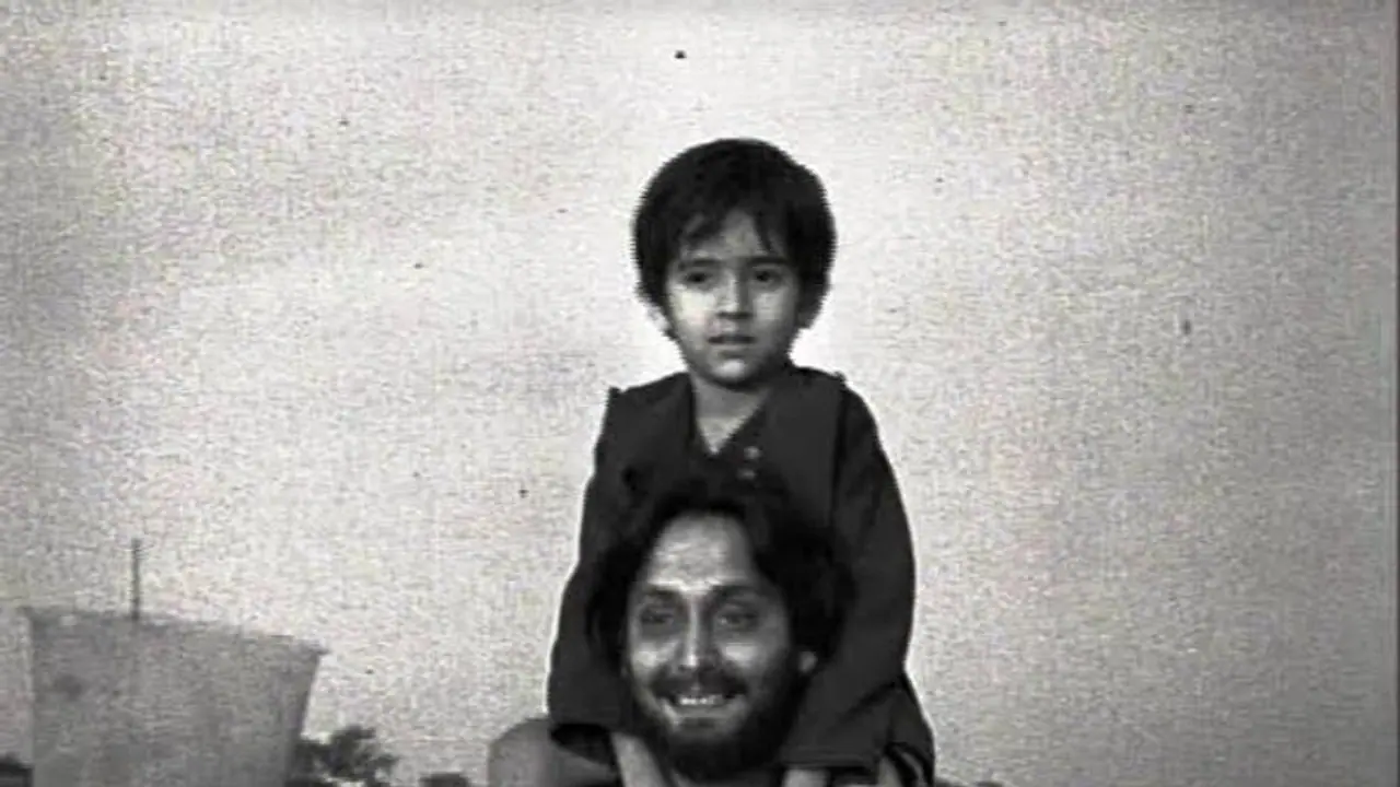 কেওড়াতলা মহাশ্মশানে পৌঁচ্ছে গেল মরদেহ, দেওয়া হল গান স্যালুট কেওড়াতলা মহাশ্মশানে পৌঁচ্ছে গেল মরদেহ, দেওয়া হল গান স্যালুট