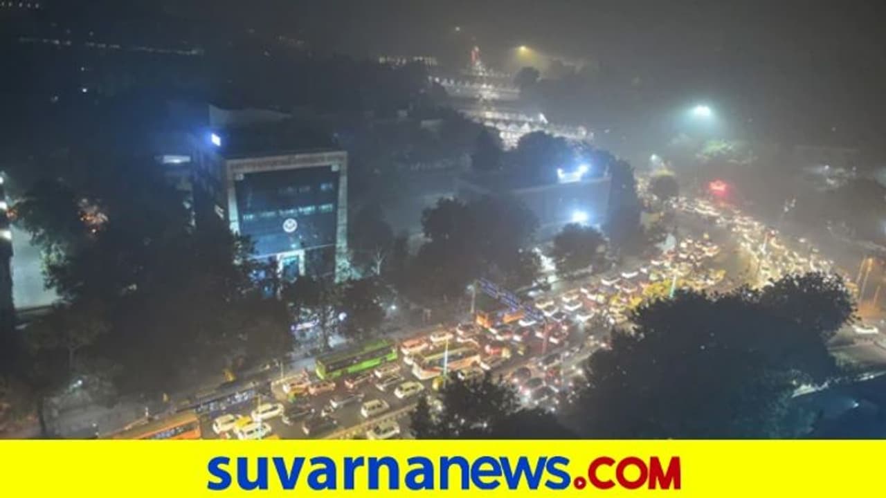 ನಿಯಮ ಮೀರಿ ಪಟಾಕಿ ಸಿಡಿಸಿದ ಜನ: ಎಲ್ಲೆಲ್ಲೂ ಹೊಗೆ, ದೆಹಲಿ ಈಗ ಗ್ಯಾಸ್‌ ಚೇಂಬರ್‌!