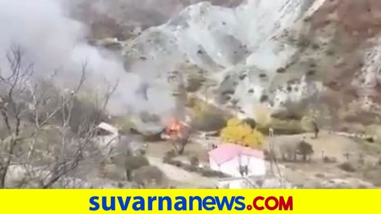 ತಮ್ಮ ಮನೆಗೆ ತಾವೇ ಬೆಂಕಿ ಹಚ್ಚಿದರು: ಹಳ್ಳಿ ಬಿಡುವಾಗ ಆಕ್ರೋಶದ ನಡೆ! ತಮ್ಮ ಮನೆಗೆ ತಾವೇ ಬೆಂಕಿ ಹಚ್ಚಿದರು: ಹಳ್ಳಿ ಬಿಡುವಾಗ ಆಕ್ರೋಶದ ನಡೆ!