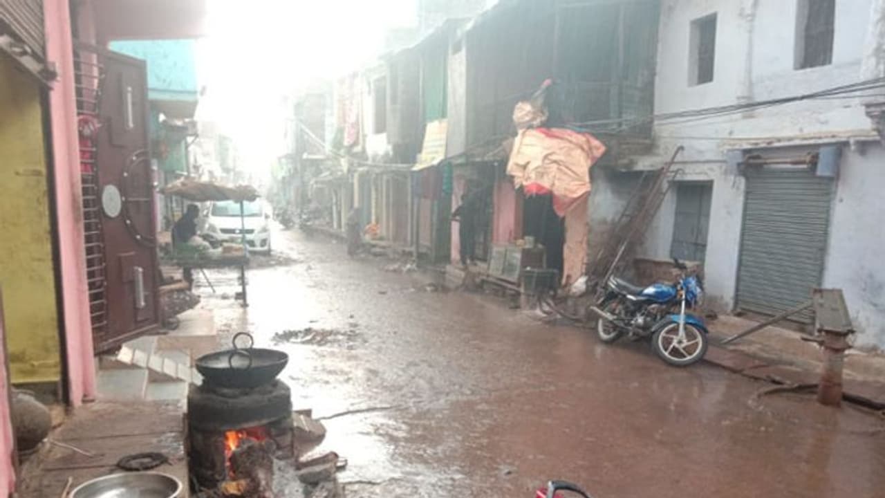 मौसम विभाग का अलर्ट: 7 राज्यों में बारिश के आसार, दिल के मरीज और बच्चों का रखें ख्याल मौसम विभाग का अलर्ट: 7 राज्यों में बारिश के आसार, दिल के मरीज और बच्चों का रखें ख्याल