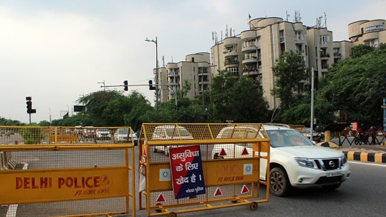 दिल्ली के लोगों को कोविड प्रतिबंधों में राहत, स्कूल कॉलेज खुलेंगे, निजी दफ्तरों में 100% स्टाफ काम कर सकेगा दिल्ली के लोगों को कोविड प्रतिबंधों में राहत, स्कूल कॉलेज खुलेंगे, निजी दफ्तरों में 100% स्टाफ काम कर सकेगा