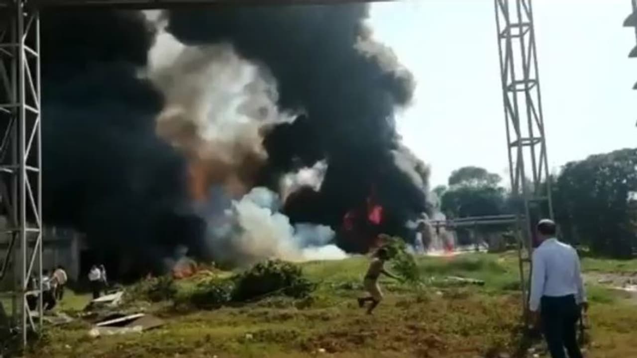 ভোজ্য তেলের কারখানায় বিধ্বংসী অগ্নিকাণ্ড, বরাতজোরে রক্ষা পেলেন শ্রমিকরা ভোজ্য তেলের কারখানায় বিধ্বংসী অগ্নিকাণ্ড, বরাতজোরে রক্ষা পেলেন শ্রমিকরা