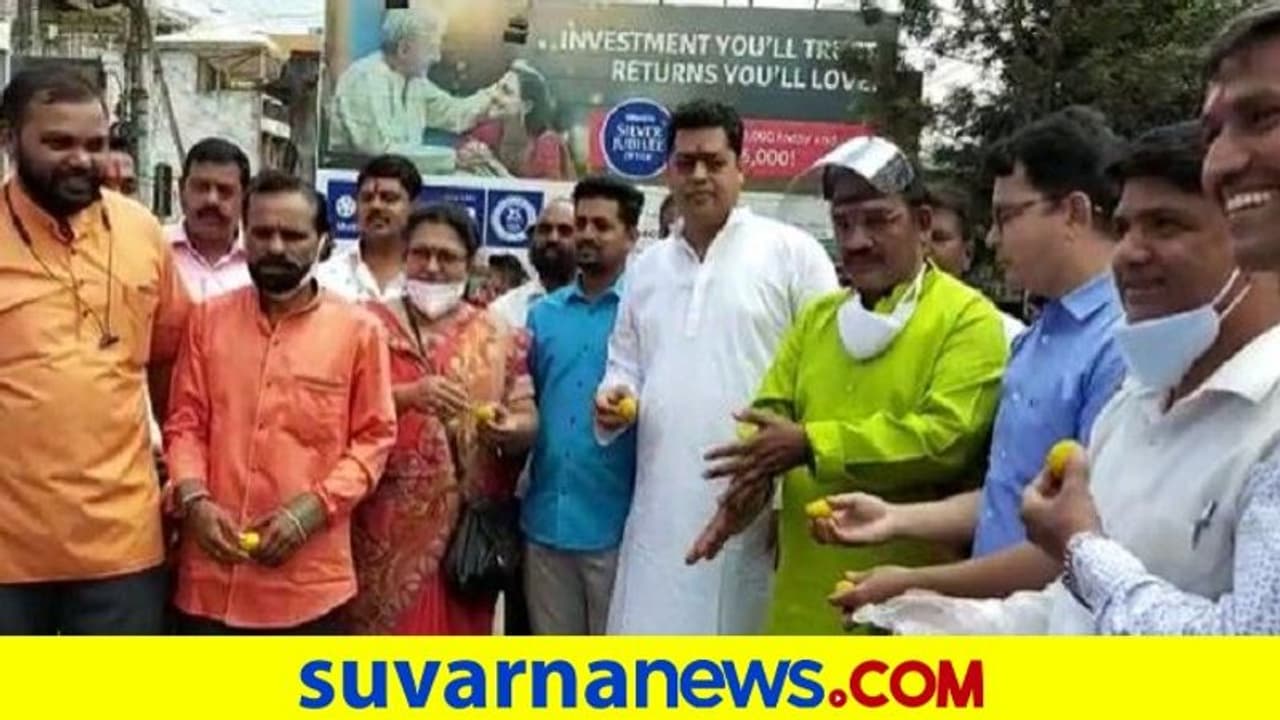 ಬಿಜೆಪಿ ಶಾಸಕನ ನೇತೃತ್ವದಲ್ಲಿ ಸಂಭ್ರಮಾಚರಣೆ, ಮತ್ತೊಂದು ಬೇಡಿಕೆ ಇಟ್ಟ ಮರಾಠಿಗರು..! ಬಿಜೆಪಿ ಶಾಸಕನ ನೇತೃತ್ವದಲ್ಲಿ ಸಂಭ್ರಮಾಚರಣೆ, ಮತ್ತೊಂದು ಬೇಡಿಕೆ ಇಟ್ಟ ಮರಾಠಿಗರು..!