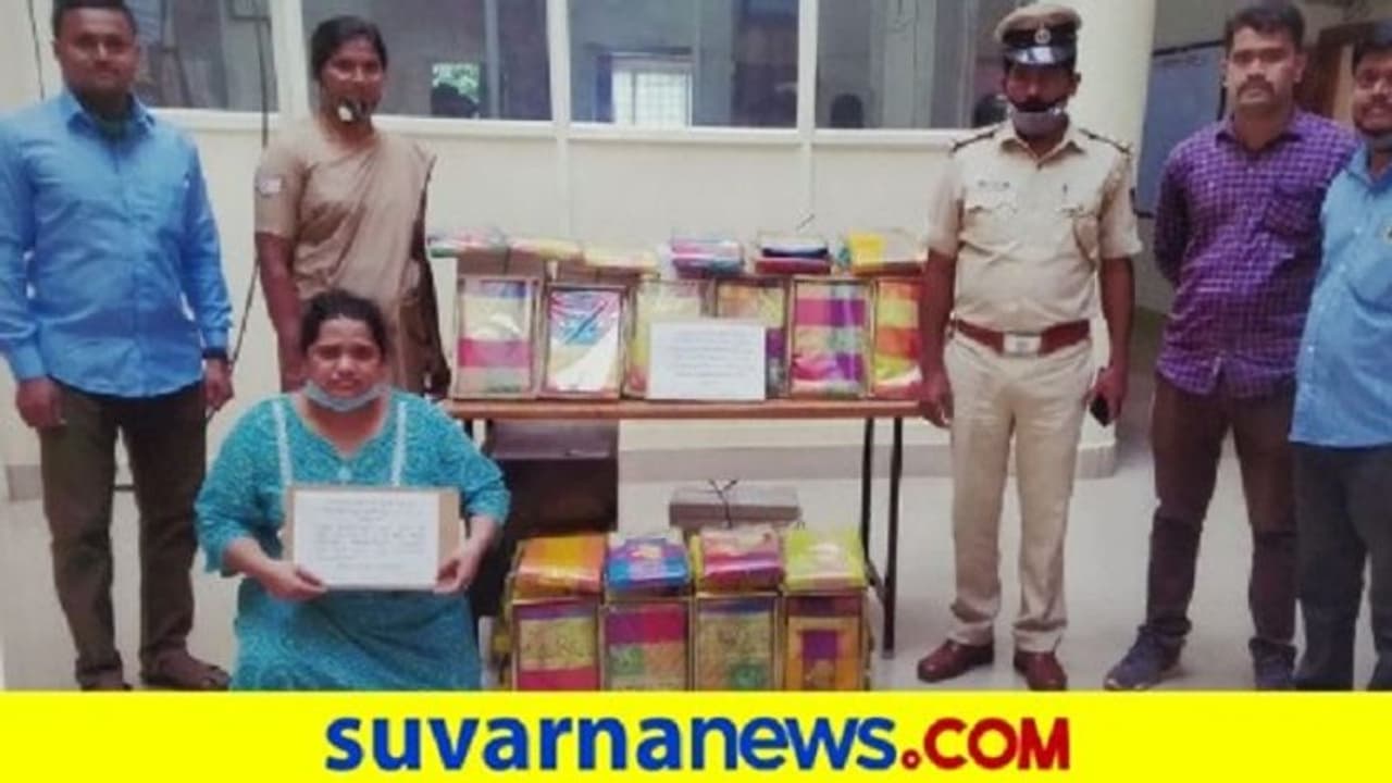 ಕೊನೆಗೂ ಸಿಕ್ಕಿಬಿದ್ದ ಸೀರೆಕಳ್ಳಿ, ವಂಚಿಸಿದ್ದು ಒಂದೆರಡಲ್ಲ 120 ಸೀರೆ! ಕೊನೆಗೂ ಸಿಕ್ಕಿಬಿದ್ದ ಸೀರೆಕಳ್ಳಿ, ವಂಚಿಸಿದ್ದು ಒಂದೆರಡಲ್ಲ 120 ಸೀರೆ!