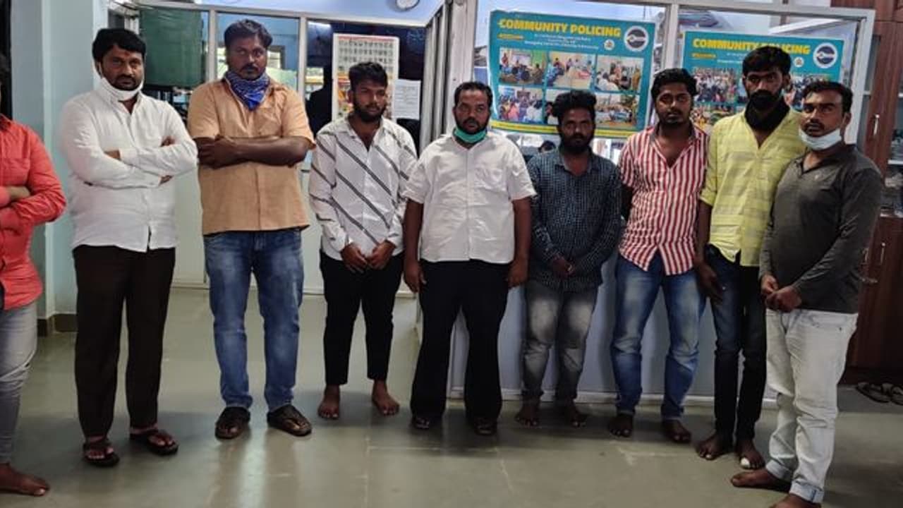 ಪೊಲೀಸರ ಬಲೆಗೆ ಬಿದ್ದ ಸುರೇಶ್ ರಮೇಶ್.. ಪಾಪಣ್ಣನ ಹಪ್ತಾ ಗ್ಯಾಂಗ್! ಪೊಲೀಸರ ಬಲೆಗೆ ಬಿದ್ದ ಸುರೇಶ್ ರಮೇಶ್.. ಪಾಪಣ್ಣನ ಹಪ್ತಾ ಗ್ಯಾಂಗ್!