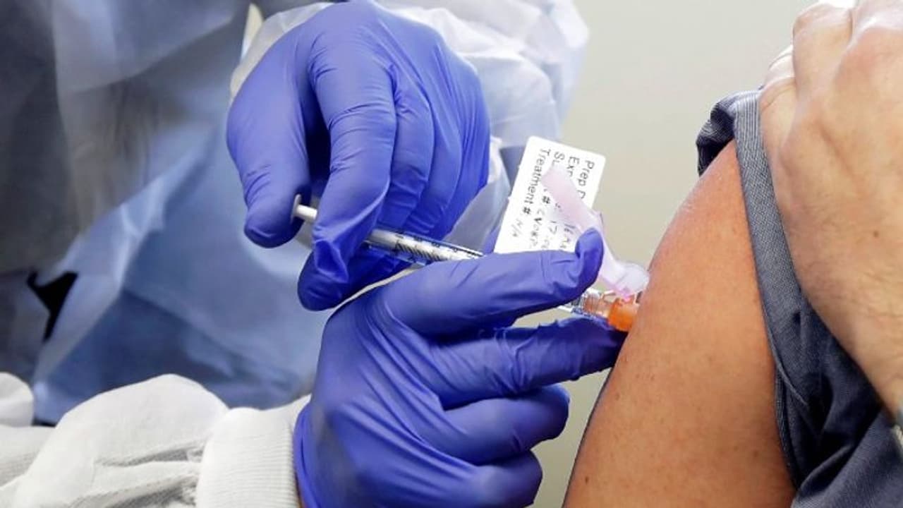 Covid 19 Precaution Dose: আজ থেকেই শুরু বুস্টার ডোজ কর্মসূচি, জানুন কীভাবে পাবেন এই টিকা Covid 19 Precaution Dose: আজ থেকেই শুরু বুস্টার ডোজ কর্মসূচি, জানুন কীভাবে পাবেন এই টিকা