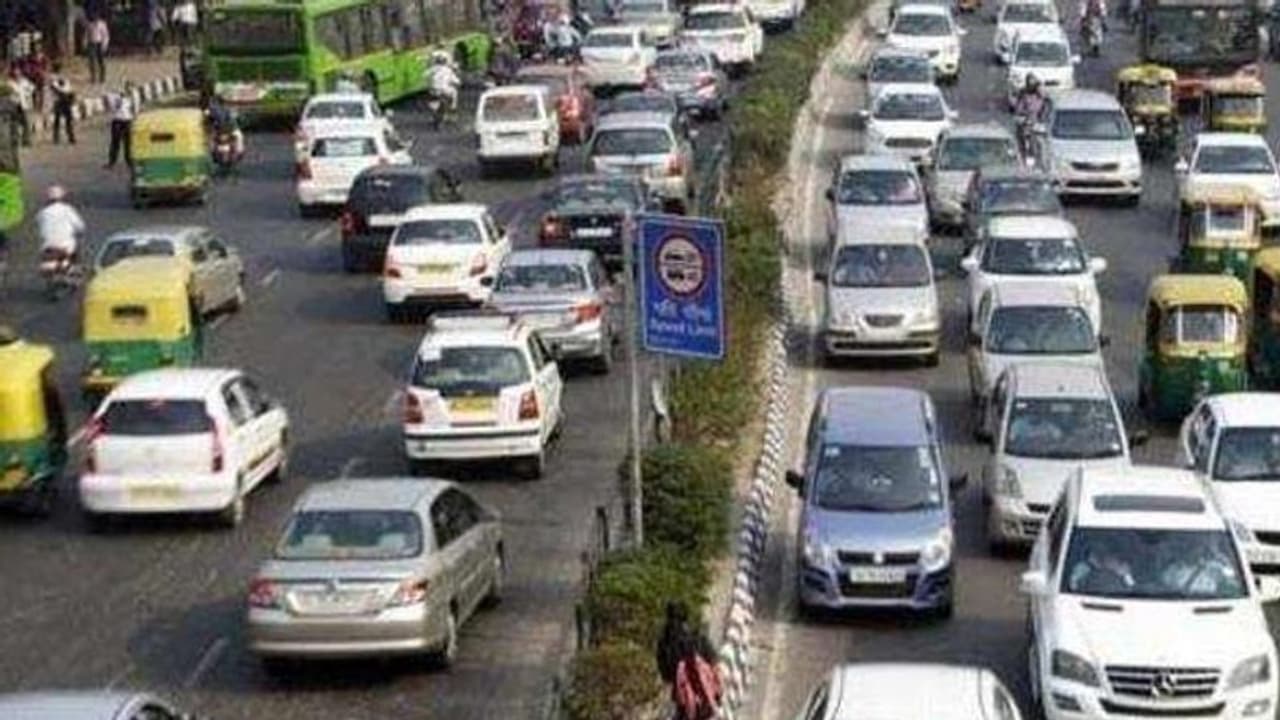 ನಿಮ್ಮ ಗಾಡಿ ನಂಬರ್ ಪ್ಲೇಟ್ ಮೇಲೆ ಹೆಸರು ಬರೆದ್ರೆ ಹುಷಾರ್..!