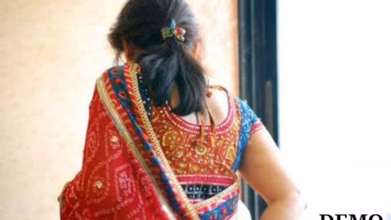 शादी के 3 साल तक पत्नी को छुआ तक नहीं, सोने से पहले बनाता बहाना..पति का मोबाइल में देख हो गई शॉक्ड शादी के 3 साल तक पत्नी को छुआ तक नहीं, सोने से पहले बनाता बहाना..पति का मोबाइल में देख हो गई शॉक्ड