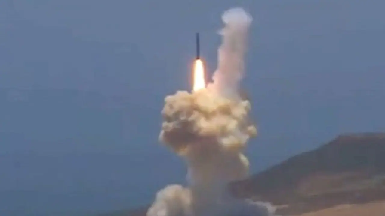 Nuclear Warheads: কতটা পারমাণবিক ক্ষেপণাস্ত্র রয়েছে মার্কিন অস্ত্র ভাণ্ডারে, কেন এই তথ্য প্রকাশ বাইডেনের Nuclear Warheads: কতটা পারমাণবিক ক্ষেপণাস্ত্র রয়েছে মার্কিন অস্ত্র ভাণ্ডারে, কেন এই তথ্য প্রকাশ বাইডেনের