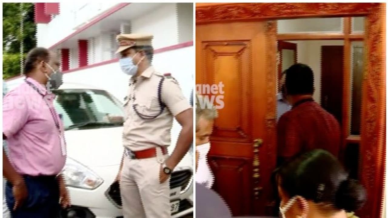 ഇബ്രാഹിം കുഞ്ഞിന്റെ വീട് വളഞ്ഞ് പൊലീസ്; വീടിനകത്ത് കയറി പരിശോധന, അറസ്റ്റ് ഉണ്ടായേക്കും ഇബ്രാഹിം കുഞ്ഞിന്റെ വീട് വളഞ്ഞ് പൊലീസ്; വീടിനകത്ത് കയറി പരിശോധന, അറസ്റ്റ് ഉണ്ടായേക്കും