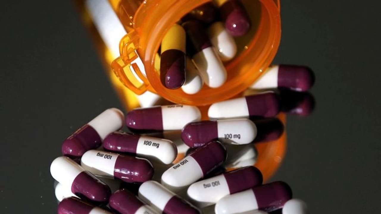 மருந்து நிறுவனங்களுக்கு செக்! டாக்டர்களுக்கான பரிசுப் பொருட்களை வர்த்தகச் செலவில் கணக்குகாட்ட முடியாது