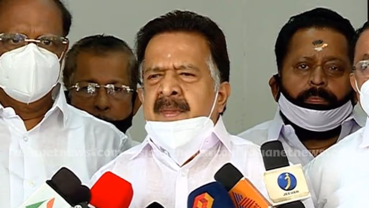 ഇഎംസിസി വിവാദം: ധൈര്യമുണ്ടെങ്കില് ജുഡീഷ്യല് അന്വേഷണം പ്രഖ്യാപിക്കണമെന്ന് ചെന്നിത്തല ഇഎംസിസി വിവാദം: ധൈര്യമുണ്ടെങ്കില് ജുഡീഷ്യല് അന്വേഷണം പ്രഖ്യാപിക്കണമെന്ന് ചെന്നിത്തല