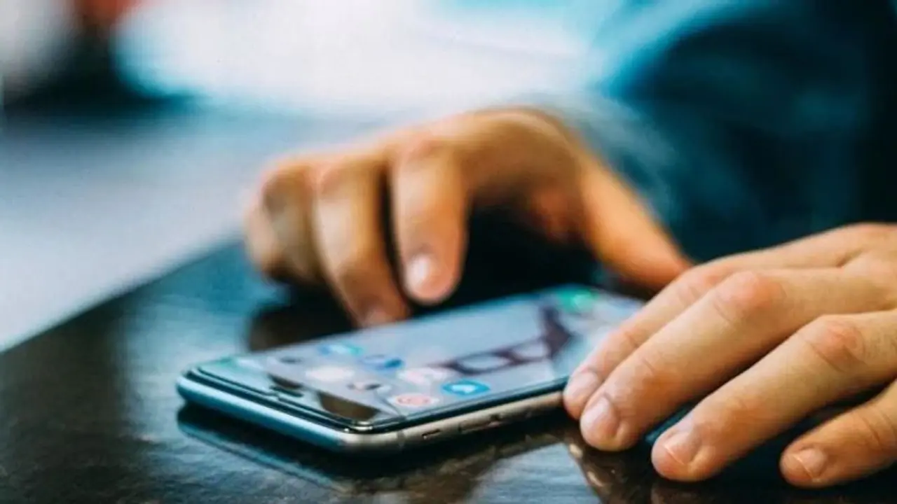 പെണ്‍കുട്ടിയുടെ ഫ്രണ്ട് റിക്വസ്റ്റും വീഡിയോ കോള്‍ ക്ഷണവും; പലരും പെട്ടുപോയ തട്ടിപ്പിനെക്കുറിച്ച് പൊലീസ്