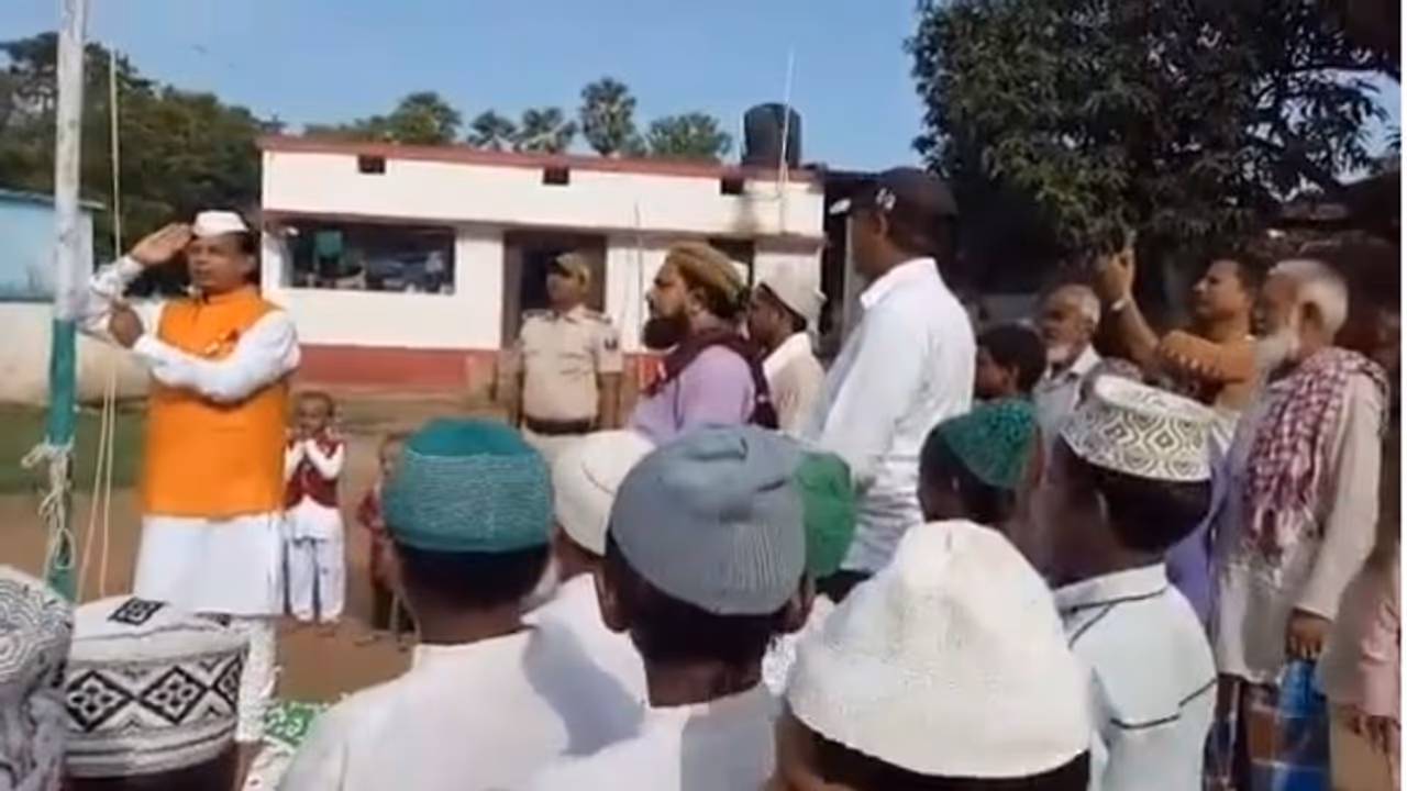 बिहार के शिक्षा मंत्री को नहीं पता 'जन गण मन' आरजेडी ने वायरल किया वीडियो, तेजस्वी ने लगाया ये आरोप बिहार के शिक्षा मंत्री को नहीं पता 'जन गण मन' आरजेडी ने वायरल किया वीडियो, तेजस्वी ने लगाया ये आरोप