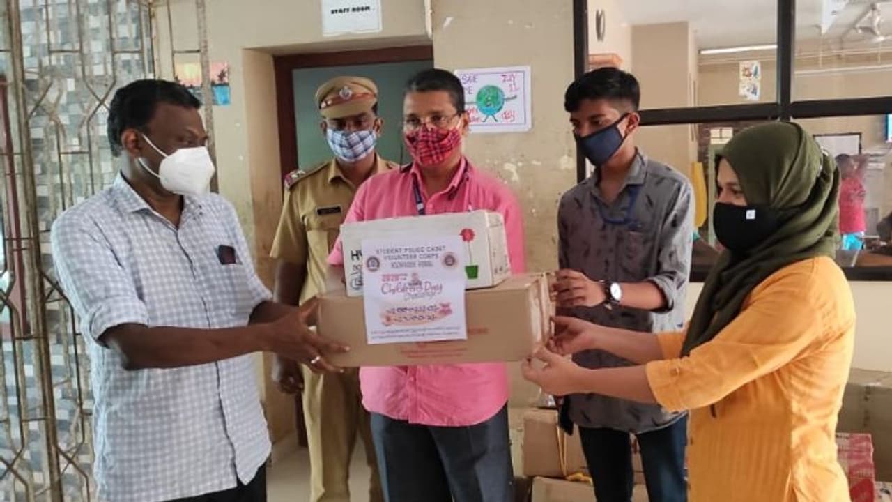 പുത്തനുടുപ്പും പുസ്തകങ്ങളും; അനാഥ ബാല്യങ്ങൾക്ക് കരുത്ത് പകർന്ന് കുട്ടി പൊലീസ് പുത്തനുടുപ്പും പുസ്തകങ്ങളും; അനാഥ ബാല്യങ്ങൾക്ക് കരുത്ത് പകർന്ന് കുട്ടി പൊലീസ്