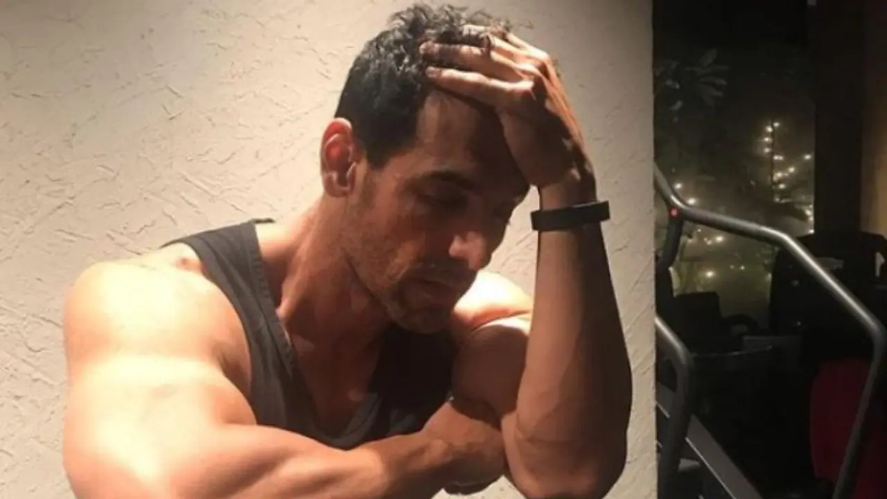 ചിരിപ്പടമെന്ന് ജോണിന്റെ അടിക്കുറിപ്പ്; ചിരിയൊന്നും കാണുന്നില്ലല്ലോ എന്നാരാധകര്... ചിരിപ്പടമെന്ന് ജോണിന്റെ അടിക്കുറിപ്പ്; ചിരിയൊന്നും കാണുന്നില്ലല്ലോ എന്നാരാധകര്...