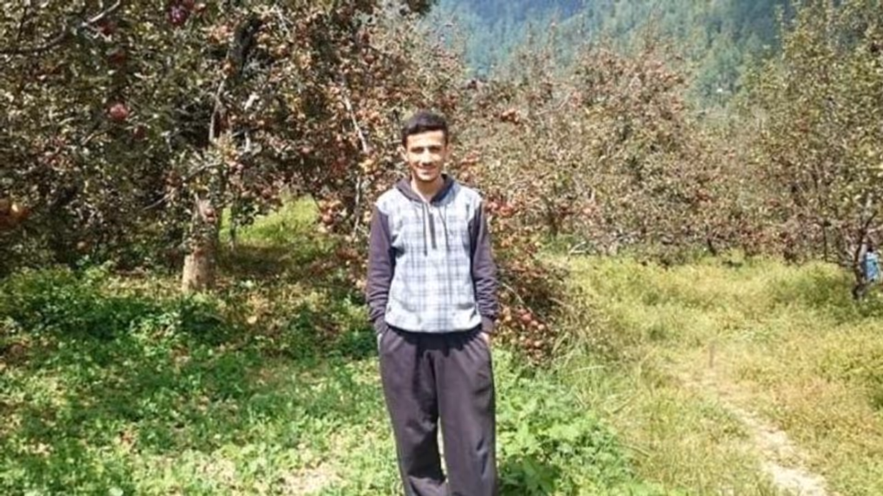 നൂറുകിലോമീറ്റർ അകലെനിന്നും തോട്ടം നനയ്ക്കുകയും, കൃഷി നടത്തുകയും ചെയ്യാം; ഇത് സ്മാർട്ട് ആപ്പിൾ തോട്ടം നൂറുകിലോമീറ്റർ അകലെനിന്നും തോട്ടം നനയ്ക്കുകയും, കൃഷി നടത്തുകയും ചെയ്യാം; ഇത് സ്മാർട്ട് ആപ്പിൾ തോട്ടം