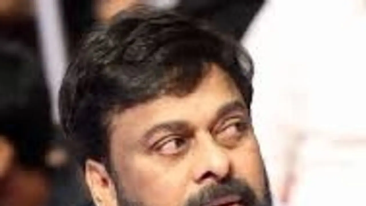 'ఆచార్య' కేరళ లింక్ నిజమేనా..చిరు ఒప్పుకున్నాడా? 'ఆచార్య' కేరళ లింక్ నిజమేనా..చిరు ఒప్పుకున్నాడా?