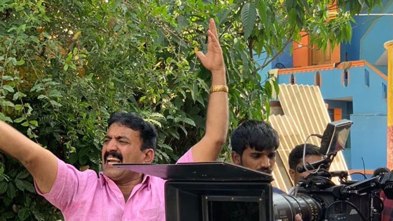 గుండెపోటుతో ప్రముఖ దర్శకుడు మృతి...దిగ్బ్రాంతికి గురైన చిత్రపరిశ్రమ గుండెపోటుతో ప్రముఖ దర్శకుడు మృతి...దిగ్బ్రాంతికి గురైన చిత్రపరిశ్రమ