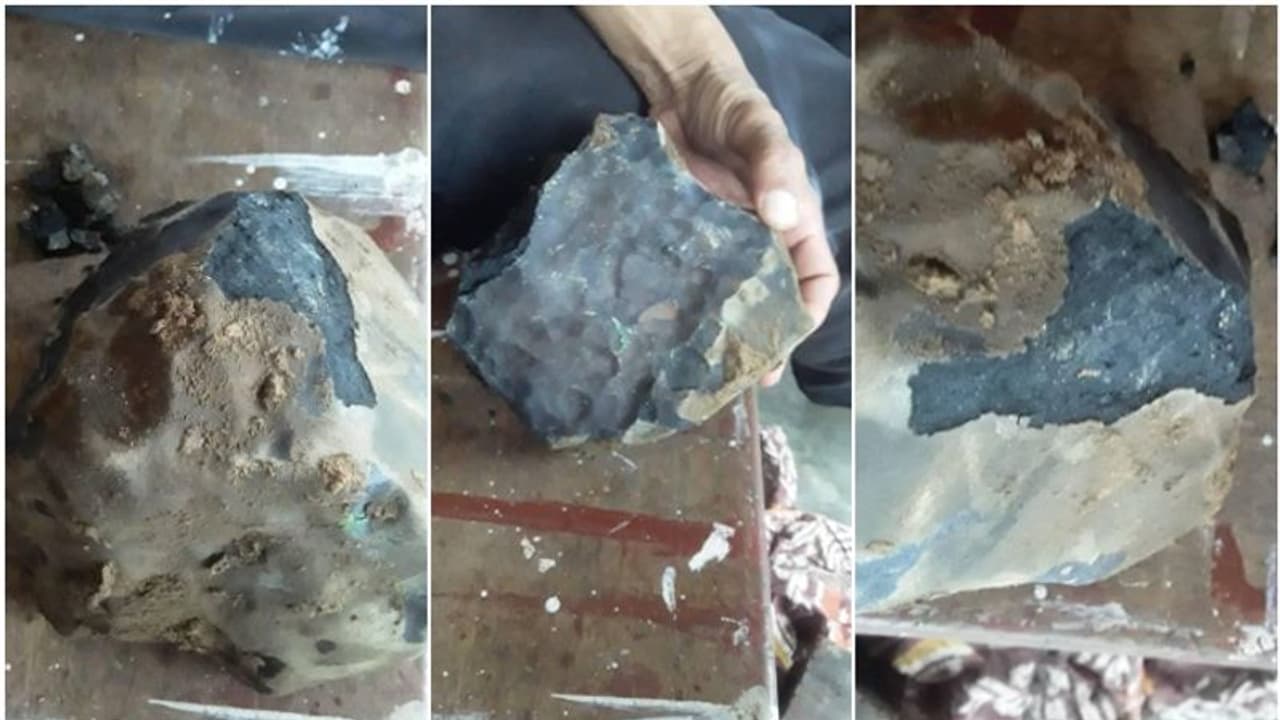 വീടിന്റെ മേല്ക്കൂര തകര്ത്ത് ഉല്ക്കശില; ഒറ്റ രാത്രികൊണ്ട് കോടീശ്വരനായി ശവപ്പെട്ടി കച്ചവടക്കാരന് വീടിന്റെ മേല്ക്കൂര തകര്ത്ത് ഉല്ക്കശില; ഒറ്റ രാത്രികൊണ്ട് കോടീശ്വരനായി ശവപ്പെട്ടി കച്ചവടക്കാരന്