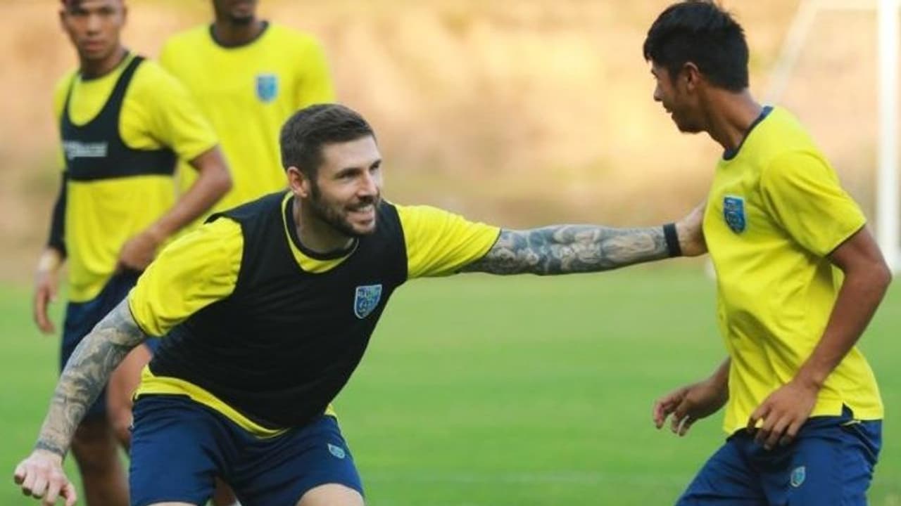 ആറ് വിദേശ താരങ്ങളെ ഒഴിവാക്കി കേരളാ ബ്ലാസ്റ്റേഴ്സ് ആറ് വിദേശ താരങ്ങളെ ഒഴിവാക്കി കേരളാ ബ്ലാസ്റ്റേഴ്സ്