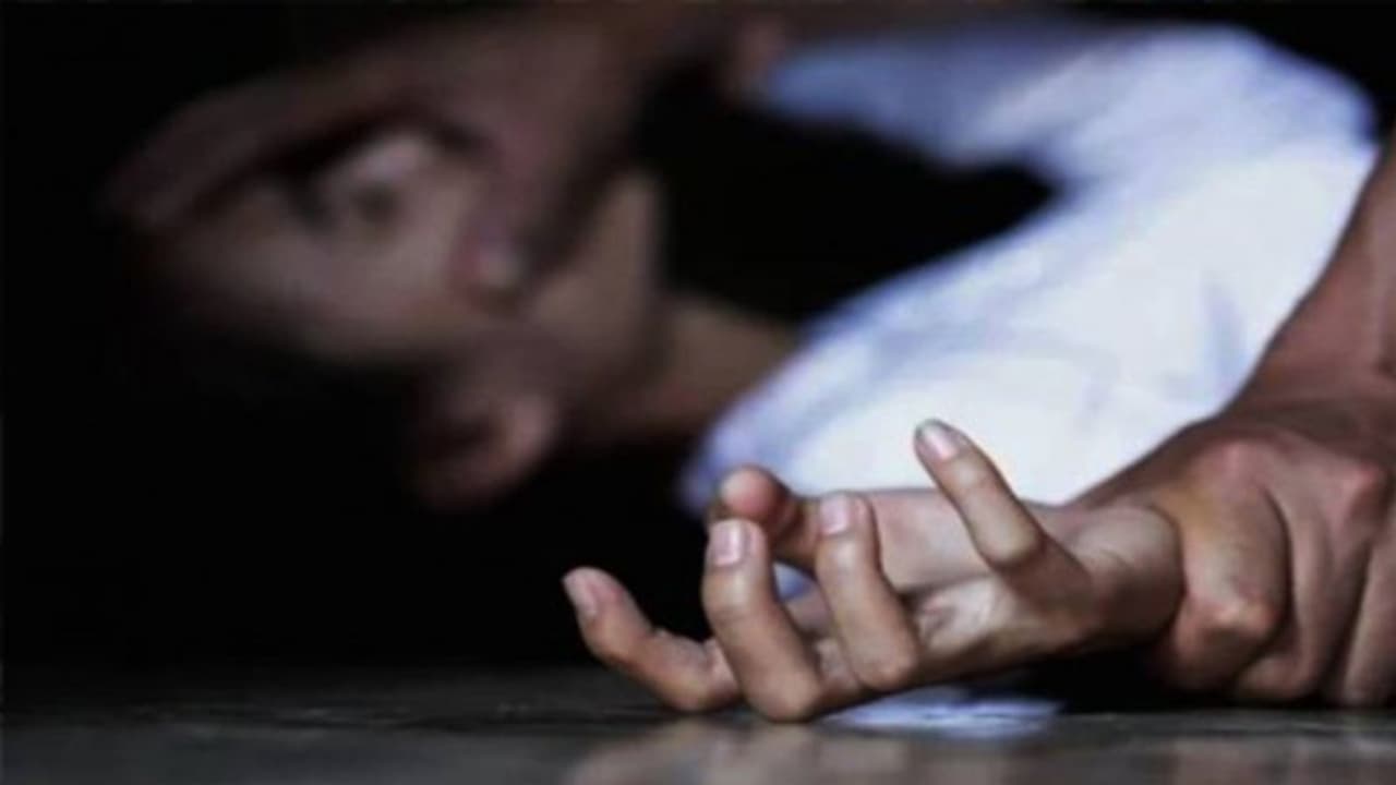 అమ్మమ్మ పక్కన నిద్రిస్తున్న బాలికను ఎత్తుకెళ్లి... స్మశానంలో అఘాయిత్యం అమ్మమ్మ పక్కన నిద్రిస్తున్న బాలికను ఎత్తుకెళ్లి... స్మశానంలో అఘాయిత్యం