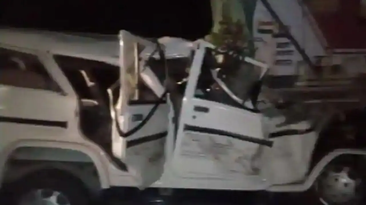 Uttar Pradesh: 6 children among 14 die in road accident on Prayagraj Lucknow highway Uttar Pradesh: 6 children among 14 die in road accident on Prayagraj Lucknow highway