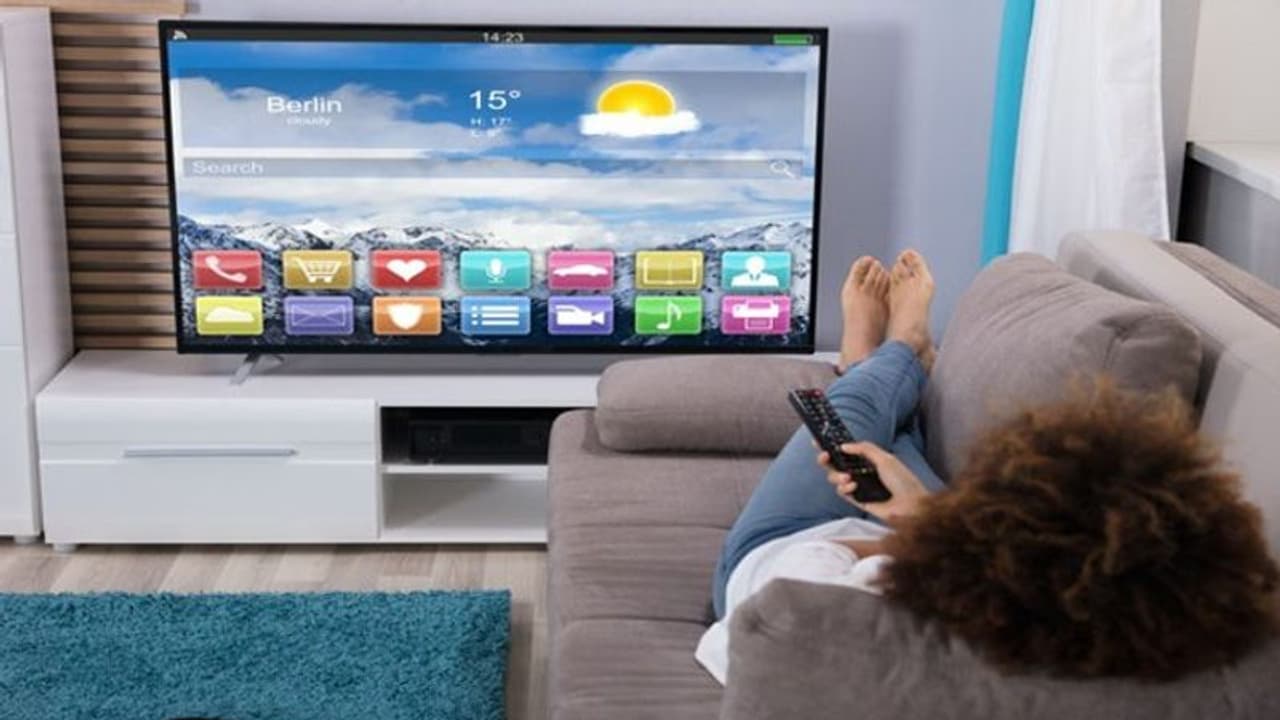 സ്മാര്‍ട്ട് ടിവികളില്‍ വന്‍ ഡിസ്‌ക്കൗണ്ടുകളും ഓഫറുകളും; വാങ്ങാന്‍ പറ്റിയ സമയം