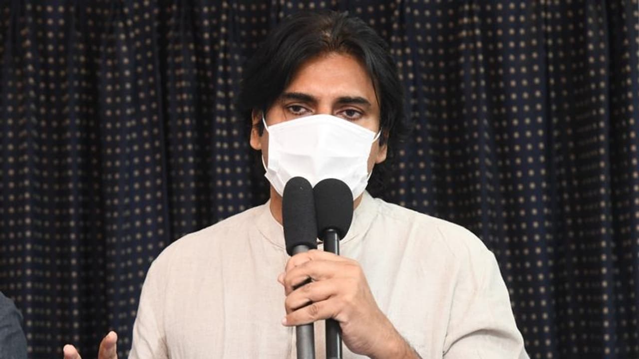 గందరగోళ రాజకీయం.. పవన్ పై తమిళ మీడియా సెటైర్లు గందరగోళ రాజకీయం.. పవన్ పై తమిళ మీడియా సెటైర్లు