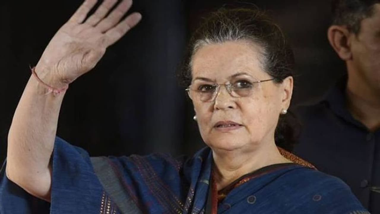 ಆಕ್ರೋಶ ಶಮನಕ್ಕೆ ಸೋನಿಯಾ ಪ್ಲಾನ್; 3 ಸಮಿತಿ ರಚನೆ: ಬಂಡೆದ್ದವರಿಗೂ ಸ್ಥಾನ! ಆಕ್ರೋಶ ಶಮನಕ್ಕೆ ಸೋನಿಯಾ ಪ್ಲಾನ್; 3 ಸಮಿತಿ ರಚನೆ: ಬಂಡೆದ್ದವರಿಗೂ ಸ್ಥಾನ!