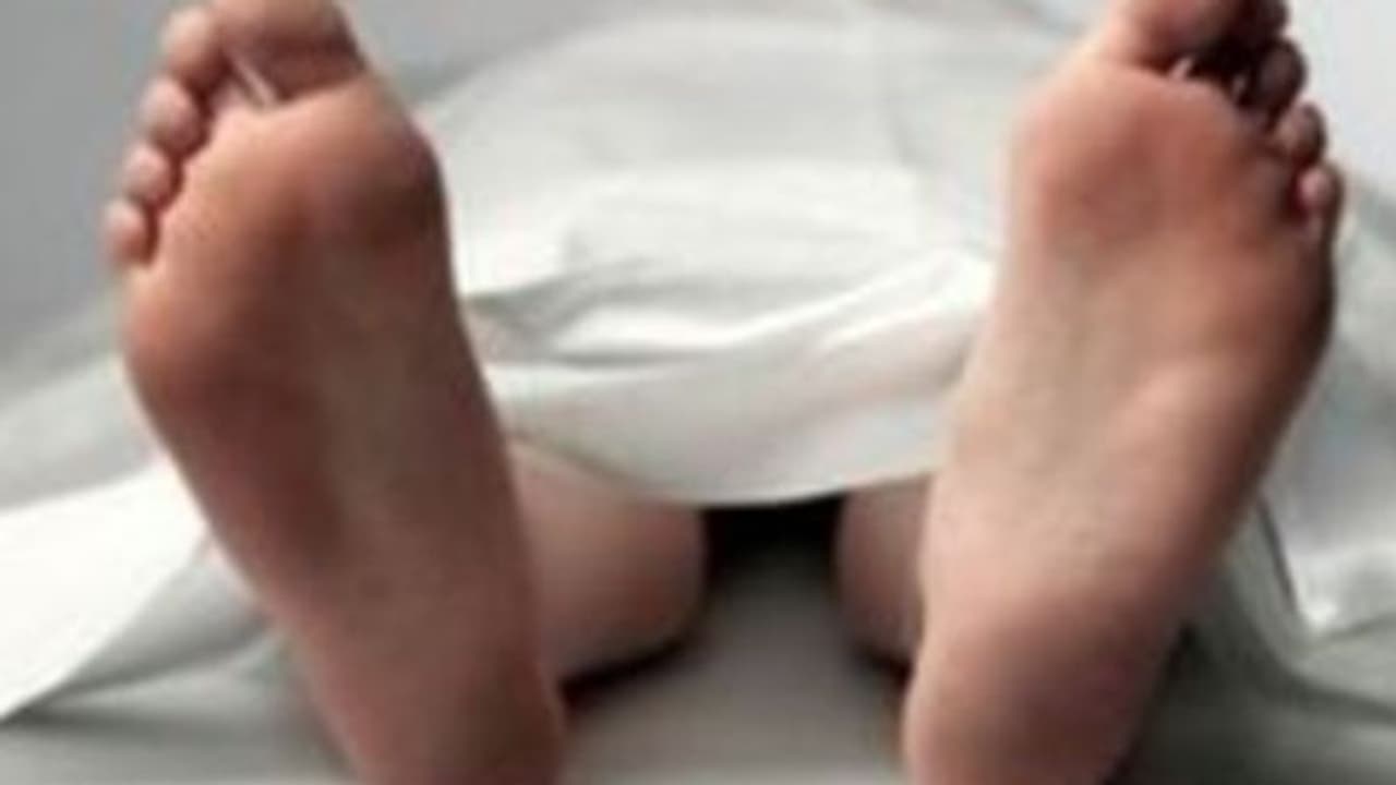 వివాహేతర సంబంధం : భర్త వద్దన్నాడని, పక్కా ప్లాన్ తో.. పత్తిచేలోకి తీసుకెళ్లి... వివాహేతర సంబంధం : భర్త వద్దన్నాడని, పక్కా ప్లాన్ తో.. పత్తిచేలోకి తీసుకెళ్లి...