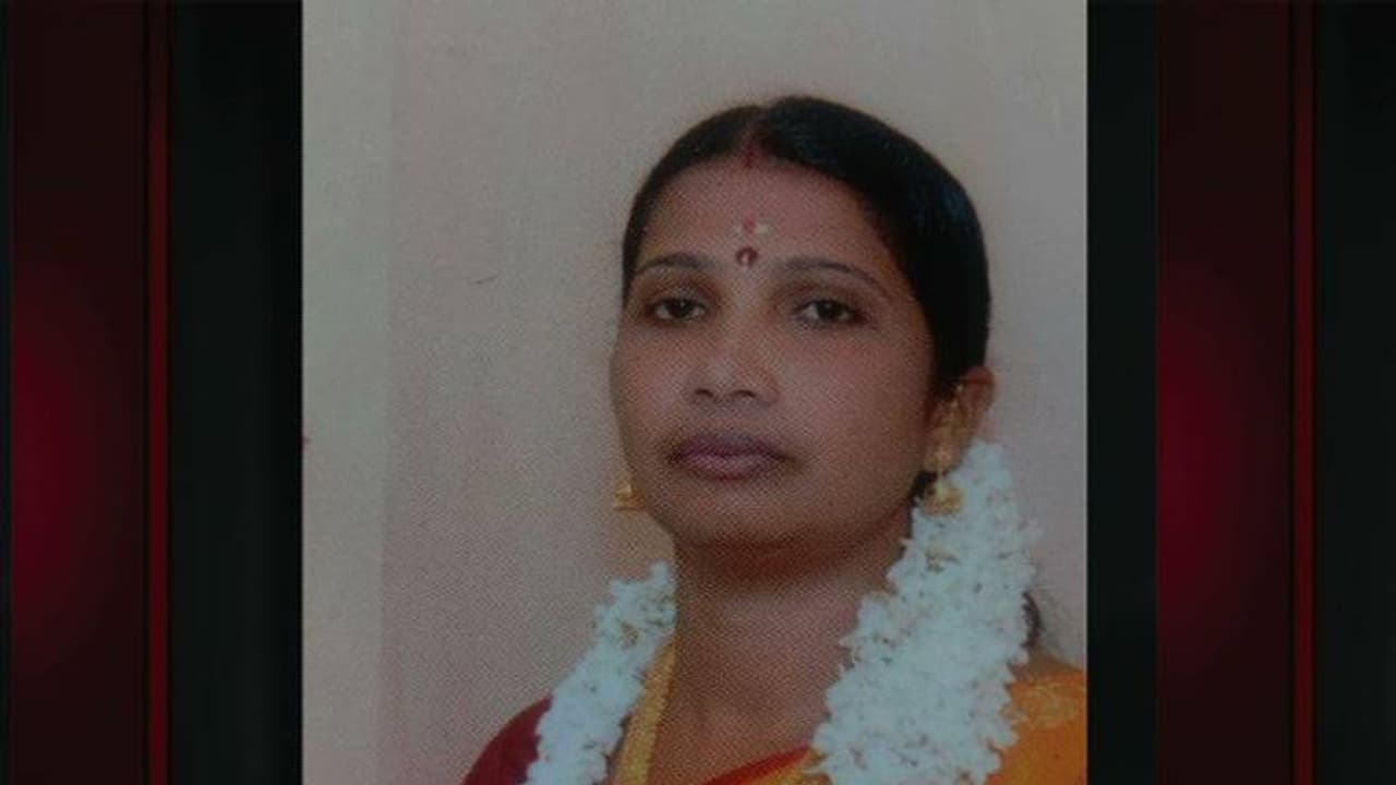 സനൽകുമാർ ശശിധരന്റെ പിതൃസഹോദരിയുടെ മകളുടെ മരണം; മൃതദേഹം വീണ്ടും പോസ്റ്റ്മോർട്ടം ചെയ്തു സനൽകുമാർ ശശിധരന്റെ പിതൃസഹോദരിയുടെ മകളുടെ മരണം; മൃതദേഹം വീണ്ടും പോസ്റ്റ്മോർട്ടം ചെയ്തു