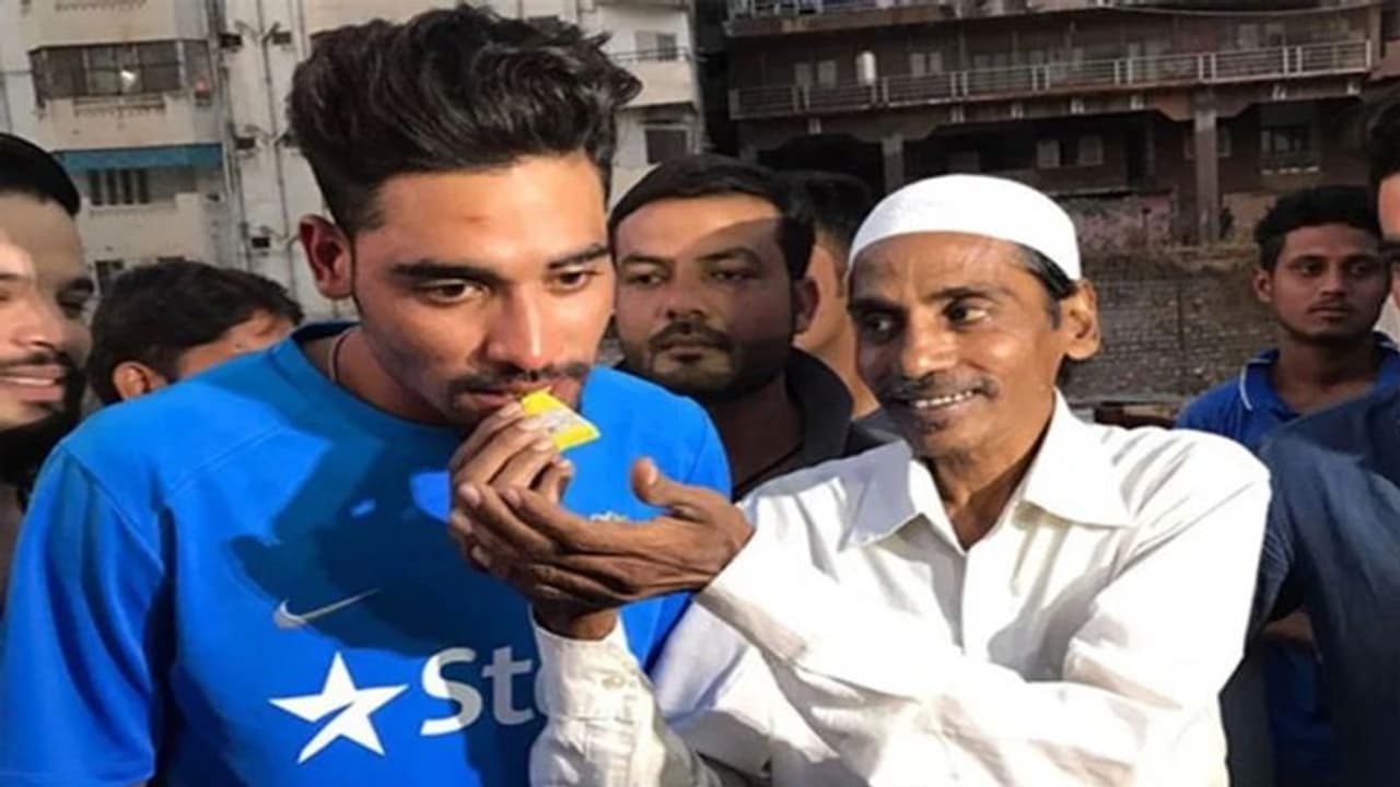 ഞാന് ഇന്ത്യന് ടീമില് കളിക്കുന്നത് അച്ഛന്റെ ആഗ്രഹമായിരുന്നു, മികച്ച പ്രകടനം പുറത്തെടുക്കും: മുഹമ്മദ് സിറാജ് ഞാന് ഇന്ത്യന് ടീമില് കളിക്കുന്നത് അച്ഛന്റെ ആഗ്രഹമായിരുന്നു, മികച്ച പ്രകടനം പുറത്തെടുക്കും: മുഹമ്മദ് സിറാജ്