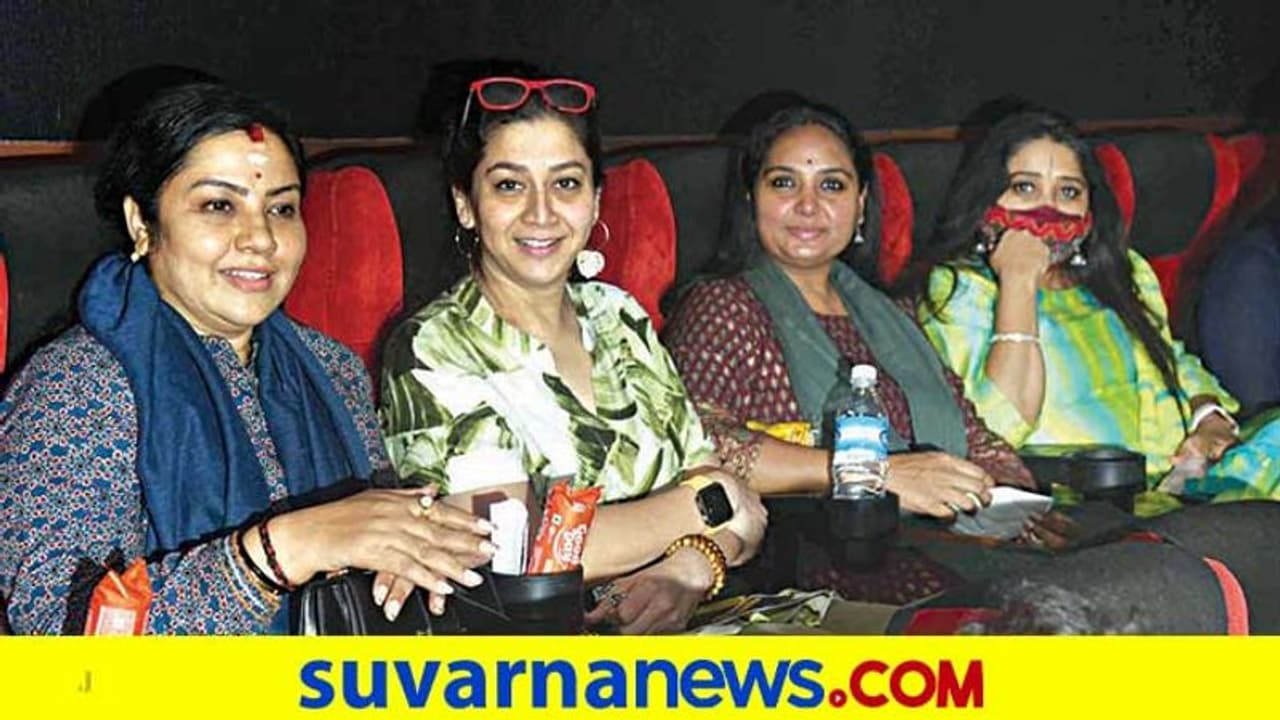 ಲಾಕ್ಡೌನ್ ನಂತರ ಬಂದ ಚಿತ್ರಕ್ಕೆ ಭರ್ಜರಿ ರೆಸ್ಪಾನ್ಸ್, ವೀರೇಶ್ ಚಿತ್ರಮಂದಿರ ಹೌಸ್ಫುಲ್ ಲಾಕ್ಡೌನ್ ನಂತರ ಬಂದ ಚಿತ್ರಕ್ಕೆ ಭರ್ಜರಿ ರೆಸ್ಪಾನ್ಸ್, ವೀರೇಶ್ ಚಿತ್ರಮಂದಿರ ಹೌಸ್ಫುಲ್