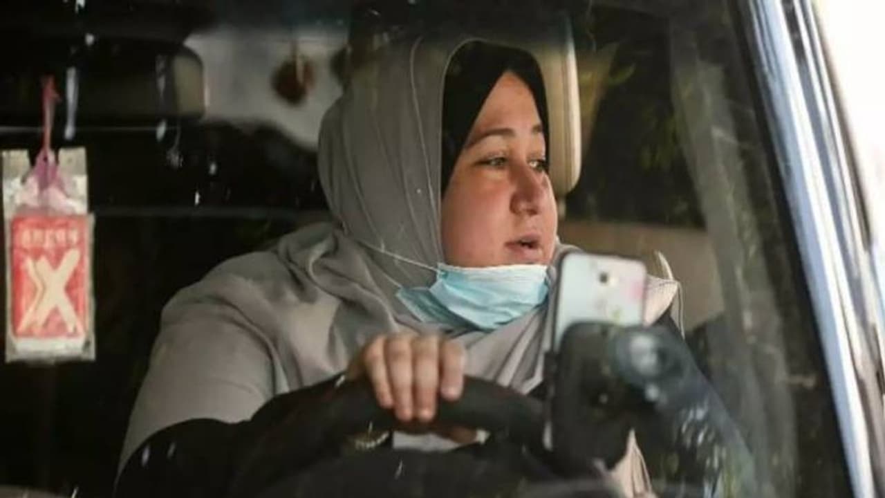 ഗാസയിൽ ആദ്യമായി വനിതാ ടാക്സി ഡ്രൈവർ... ഗാസയിൽ ആദ്യമായി വനിതാ ടാക്സി ഡ്രൈവർ...