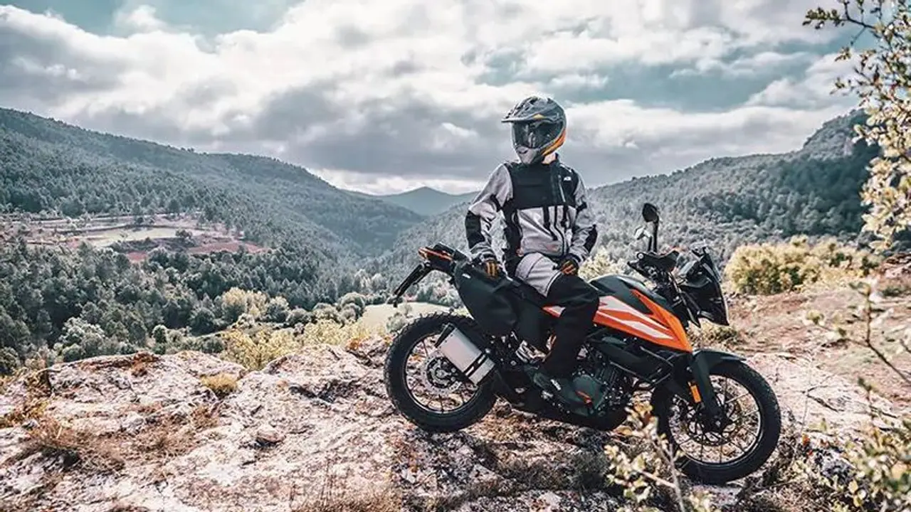 ఇండియన్ మార్కెట్లోకి కేటీఎం 250 అడ్వెంచర్ బైక్ లాంచ్.. ధర ఎంతంటే ? ఇండియన్ మార్కెట్లోకి కేటీఎం 250 అడ్వెంచర్ బైక్ లాంచ్.. ధర ఎంతంటే ?