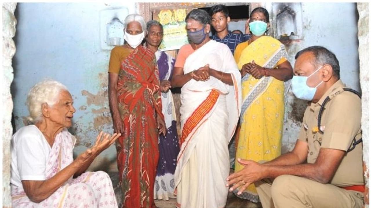 മകൻ സ്വത്ത് കൈക്കലാക്കി, മാതാവിനെയും സഹോദരിമാരെയും തഴഞ്ഞു, സ്വത്ത് തിരിച്ചുപിടിച്ച് തുല്യമായി വീതിച്ച് അമ്മ മകൻ സ്വത്ത് കൈക്കലാക്കി, മാതാവിനെയും സഹോദരിമാരെയും തഴഞ്ഞു, സ്വത്ത് തിരിച്ചുപിടിച്ച് തുല്യമായി വീതിച്ച് അമ്മ