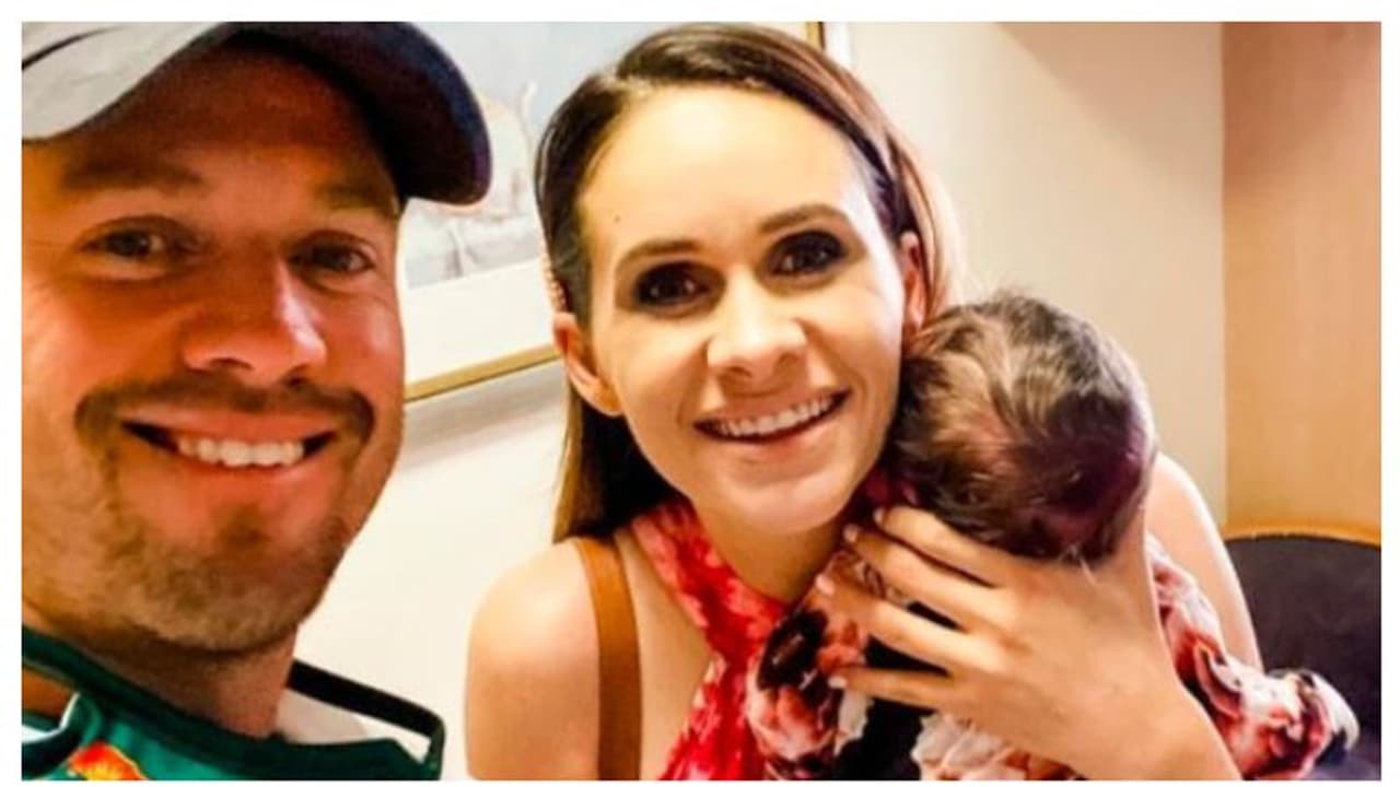 তৃতীয় সন্তানের বাবা হলেন এবি ডিভিলিয়ার্স, দুই পুত্রের পর ঘর আলো করে এল কন্যা সন্তান তৃতীয় সন্তানের বাবা হলেন এবি ডিভিলিয়ার্স, দুই পুত্রের পর ঘর আলো করে এল কন্যা সন্তান